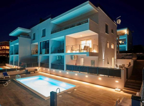Exclusive Okrug Gornji Apartment with Shared Pool